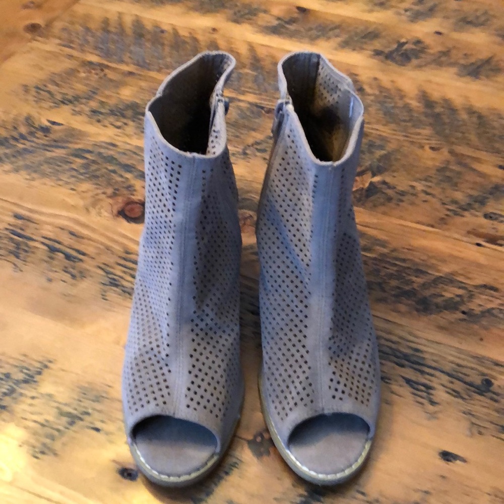 Taupe bootie